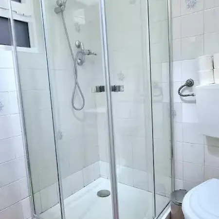 Apartment Charm -patio & Gym